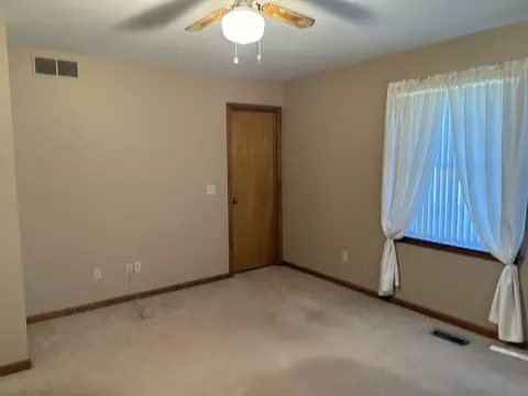 Bedroom - 8568 Tim Tam Trl, Flushing, MI 48433 photo 2 of 5