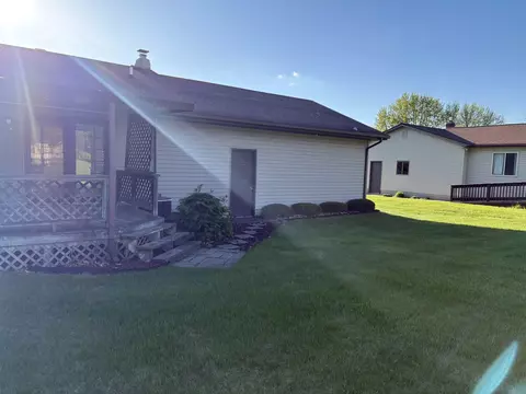 Exterior - 8568 Tim Tam Trl, Flushing, MI 48433 photo 5 of 6