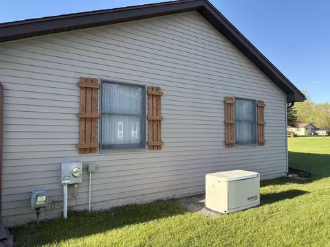 Exterior - 8568 Tim Tam Trl, Flushing, MI 48433 photo 3 of 6