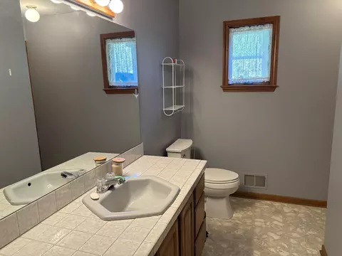 Bath - 8568 Tim Tam Trl, Flushing, MI 48433 photo 1 of 5