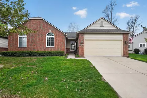 2547 Woodcliff, Hartland, MI 48353