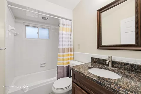 Bath - 1005 Macdonald, Flint, MI 48502 photo 1 of 1