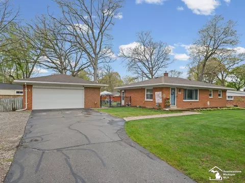3481 Watkins Lk, Waterford, MI 48328