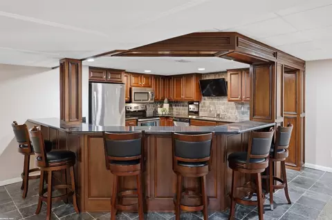 Kitchen - 16465 Bishopsgate, Macomb, MI 48044 photo 4 of 5