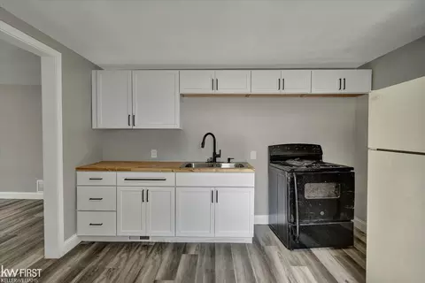 Kitchen - 3200 N Averill, Flint, MI 48506 photo 1 of 2