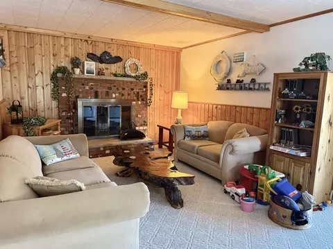 Living - 4508 Mohawk, Gladwin, MI 48624 photo 5 of 6