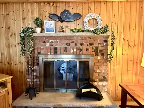 Living - 4508 Mohawk, Gladwin, MI 48624 photo 4 of 6