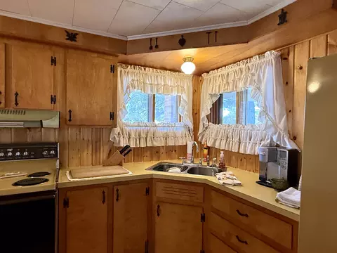 Kitchen - 4508 Mohawk, Gladwin, MI 48624 photo 3 of 4