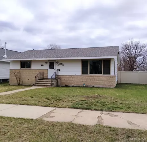 1305 Michigan, Gladstone, MI 49837