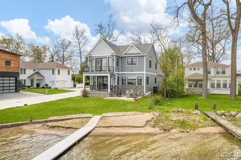 8662 Cherry Pt, Manitou Beach, MI 49253