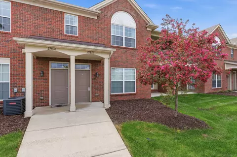 21876 Aberdeen, Macomb, MI 48042