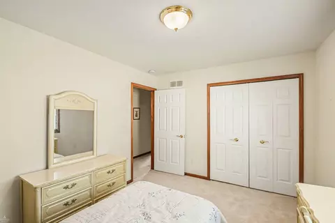 Bedroom - 47715 Beacon Sq, Macomb, MI 48044 photo 4 of 8