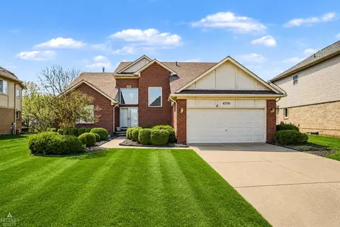 47715 Beacon Sqaure, Macomb, MI 48044
