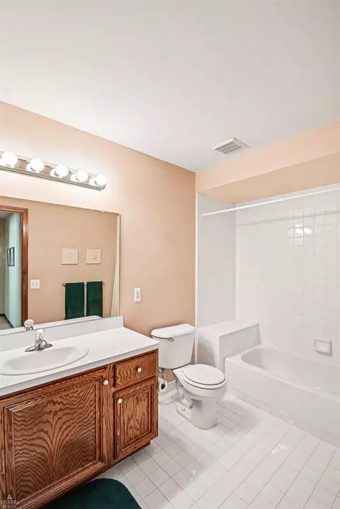 Bath - 47715 Beacon Sq, Macomb, MI 48044 photo 3 of 4