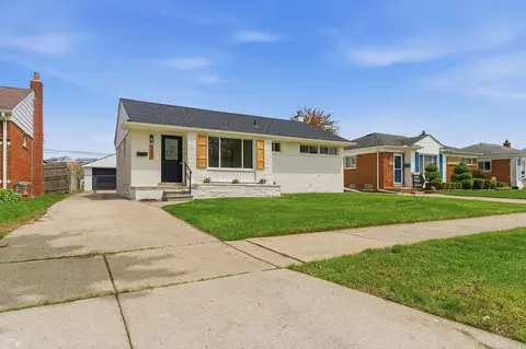19809 Shady Ln, Saint Clair Shores, MI 48080