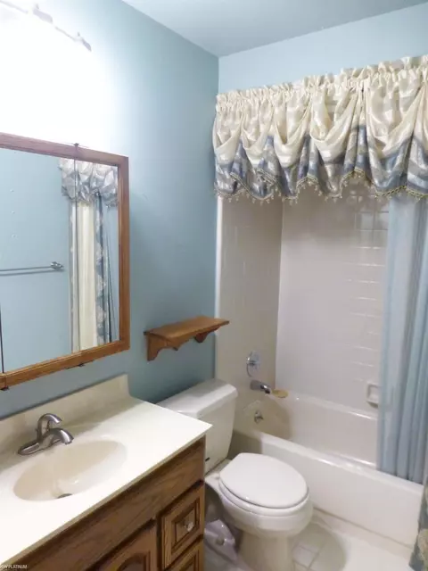 Bath - 67320 Hartway, Ray, MI 48096 photo 3 of 3