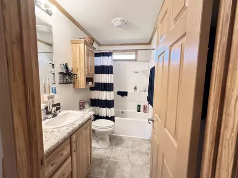 Bath - 2020 E Long Lk, Harrison, MI 48625 photo 2 of 6