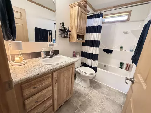 Bath - 2020 E Long Lk, Harrison, MI 48625 photo 1 of 6