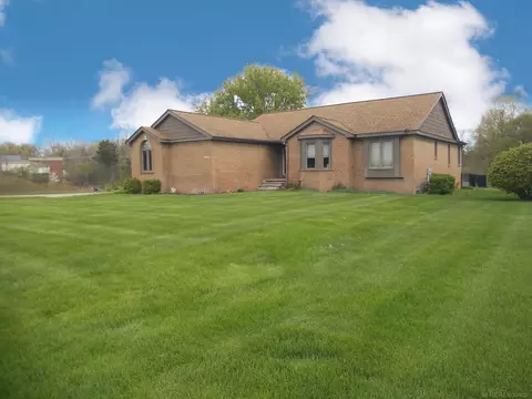 10690 Oxbow Hts, White Lake, MI 48386