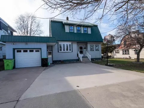 319 Maple, Munising, MI 49862