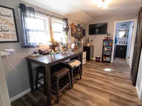 Entry Way - 319 Maple, Munising, MI 49862 photo 2 of 5