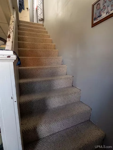 Entry Way - 319 Maple, Munising, MI 49862 photo 3 of 5