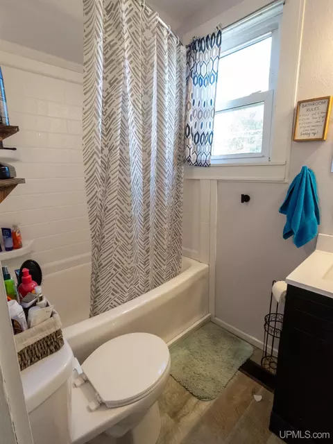 Bath - 319 Maple, Munising, MI 49862 photo 3 of 5
