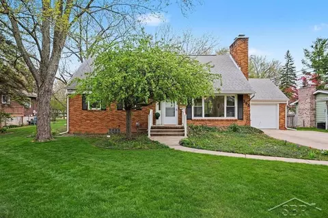 305 E Meadowbrook, Midland, MI 48642