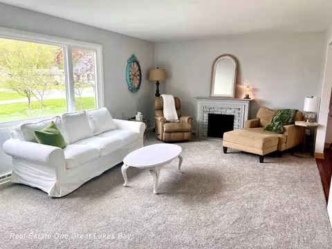 Living - 14815 Boynton, Hemlock, MI 48626 photo 1 of 7