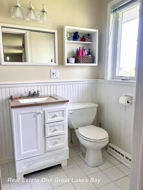 Bath - 14815 Boynton, Hemlock, MI 48626 photo 2 of 5