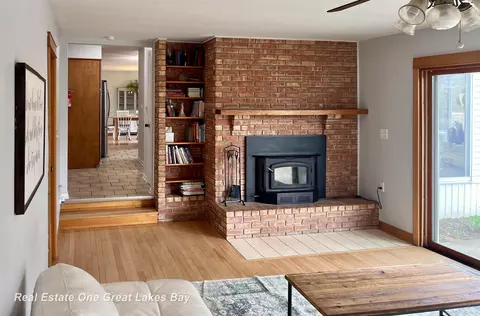 Living - 14815 Boynton, Hemlock, MI 48626 photo 6 of 7