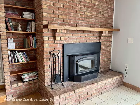 Living - 14815 Boynton, Hemlock, MI 48626 photo 7 of 7