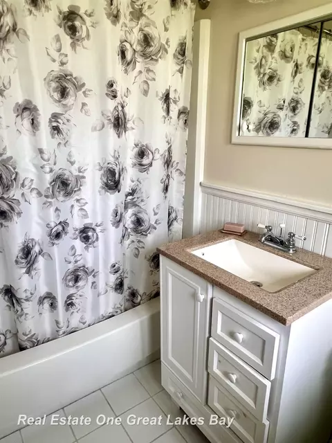 Bath - 14815 Boynton, Hemlock, MI 48626 photo 3 of 5