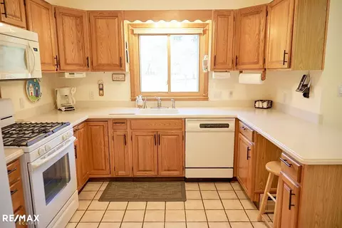 Kitchen - 2557 Chicago Rd, Warren, MI 48092 photo 2 of 3