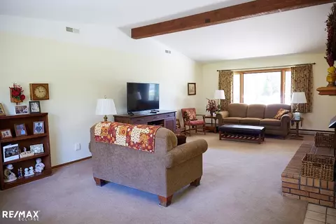 Living - 2557 Chicago Rd, Warren, MI 48092 photo 4 of 7