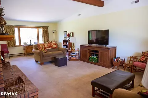 Living - 2557 Chicago Rd, Warren, MI 48092 photo 2 of 7