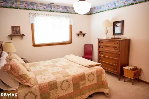 Bedroom - 2557 Chicago Rd, Warren, MI 48092 photo 4 of 5