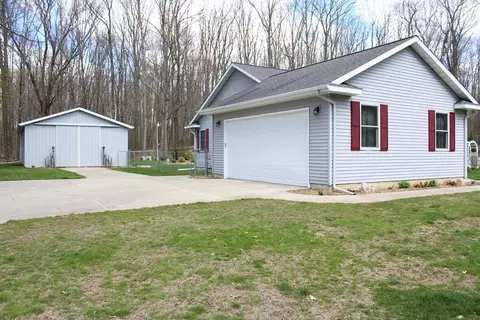 Exterior - 1452 Byfield, Harrison, MI 48625 photo 4 of 18