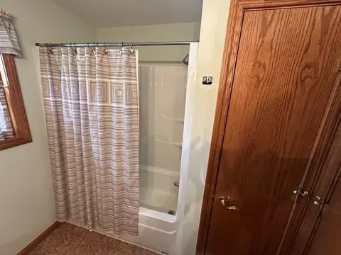 Bath - 1452 Byfield, Harrison, MI 48625 photo 4 of 4
