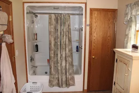 Bath - 1452 Byfield, Harrison, MI 48625 photo 2 of 4