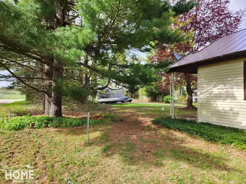 Exterior - 7405 W Lansing, Perry, MI 48872 photo 3 of 13