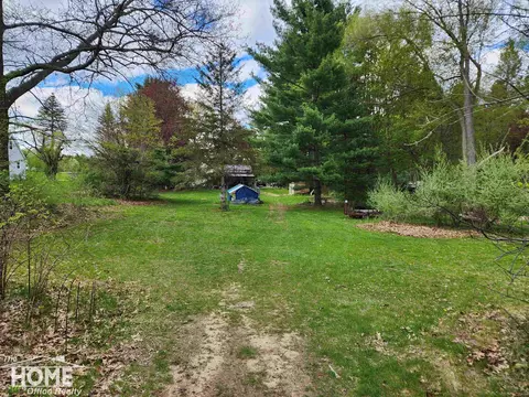Exterior - 7405 W Lansing, Perry, MI 48872 photo 5 of 13
