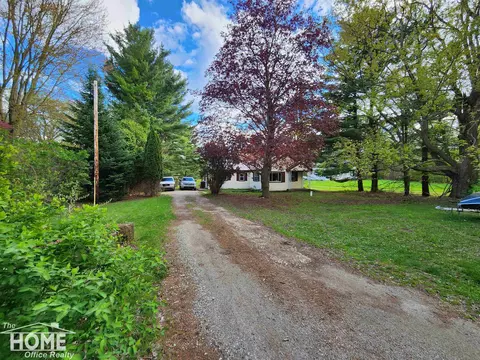Exterior - 7405 W Lansing, Perry, MI 48872 photo 2 of 13
