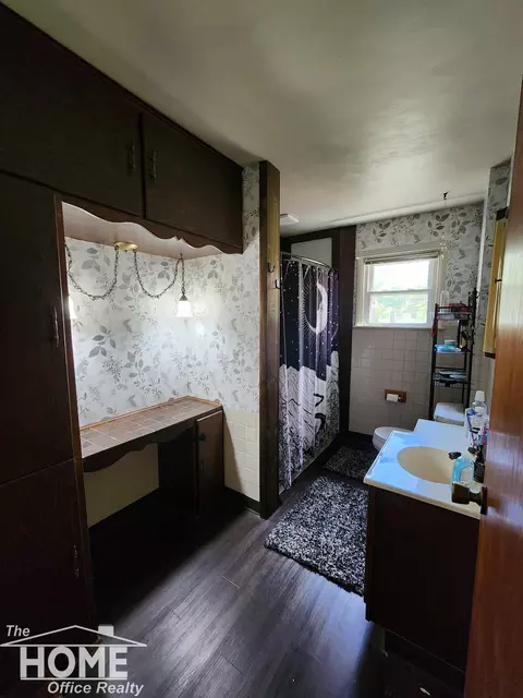 Bath - 7405 W Lansing, Perry, MI 48872 photo 1 of 2