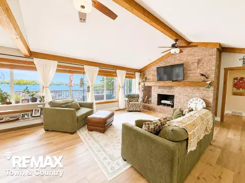 Living - 4564 Hamilton, Gladwin, MI 48624 photo 2 of 8