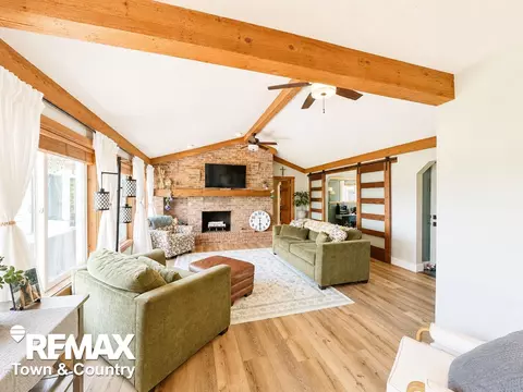 Living - 4564 Hamilton, Gladwin, MI 48624 photo 3 of 8