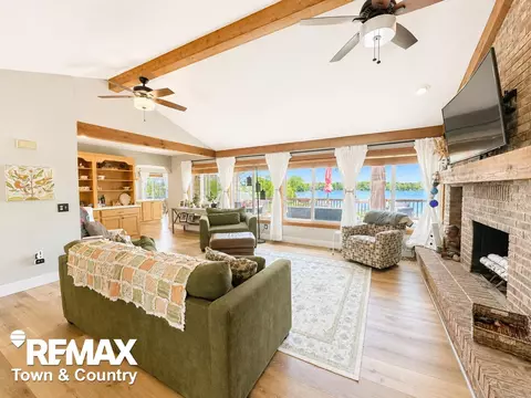 Living - 4564 Hamilton, Gladwin, MI 48624 photo 4 of 8