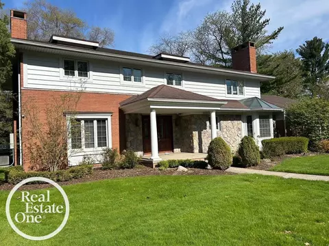 535 Ballantyne, Grosse Pointe Shores, MI 48236