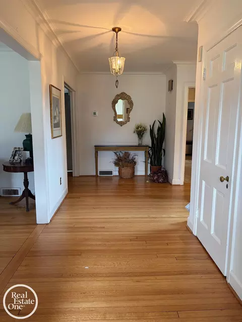 1150 Buckingham, Grosse Pointe, MI 48230 photo 2