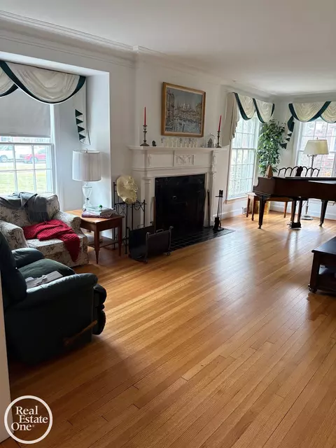 1150 Buckingham, Grosse Pointe, MI 48230 photo 3